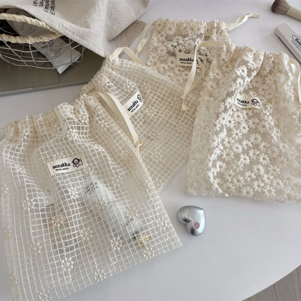 Kant geborduurde Daisy Mesh ma - Travel Accessories Set recensie en prijs