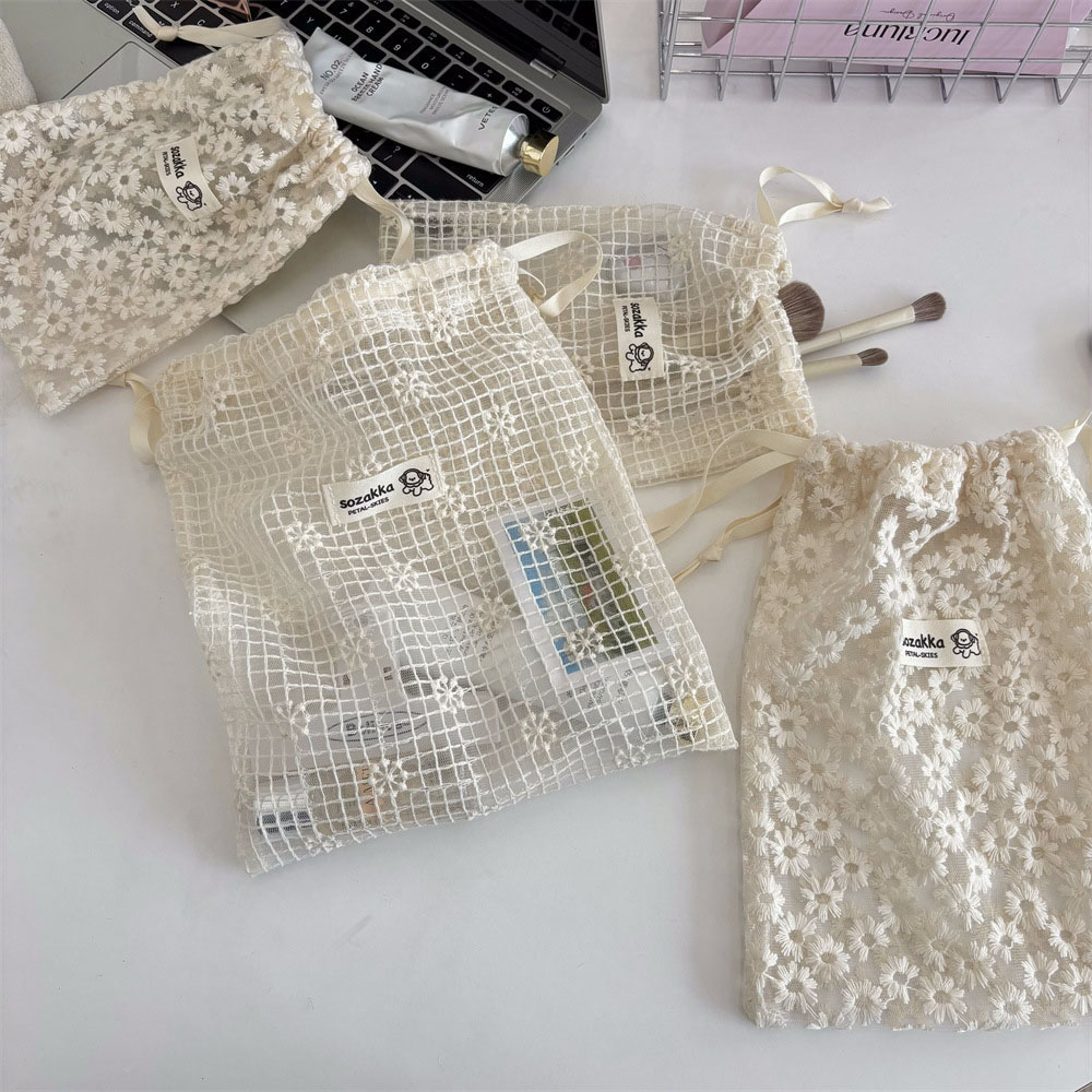 Kant geborduurde Daisy Mesh ma - Travel Accessories Set recensie en prijs